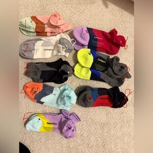 NWOT Feetures running socks women’s size sm/ml